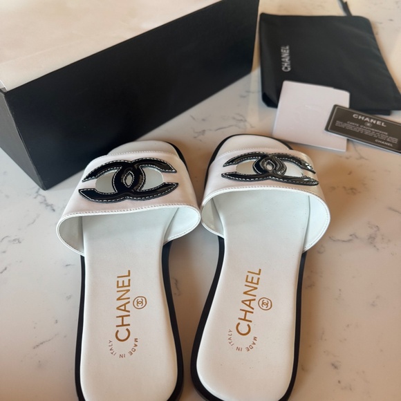 CHANEL WOMEN'S SANDELS BRAND NEW IN BOX WITH DUST BAG SIZE 41 - Picture 1 of 10